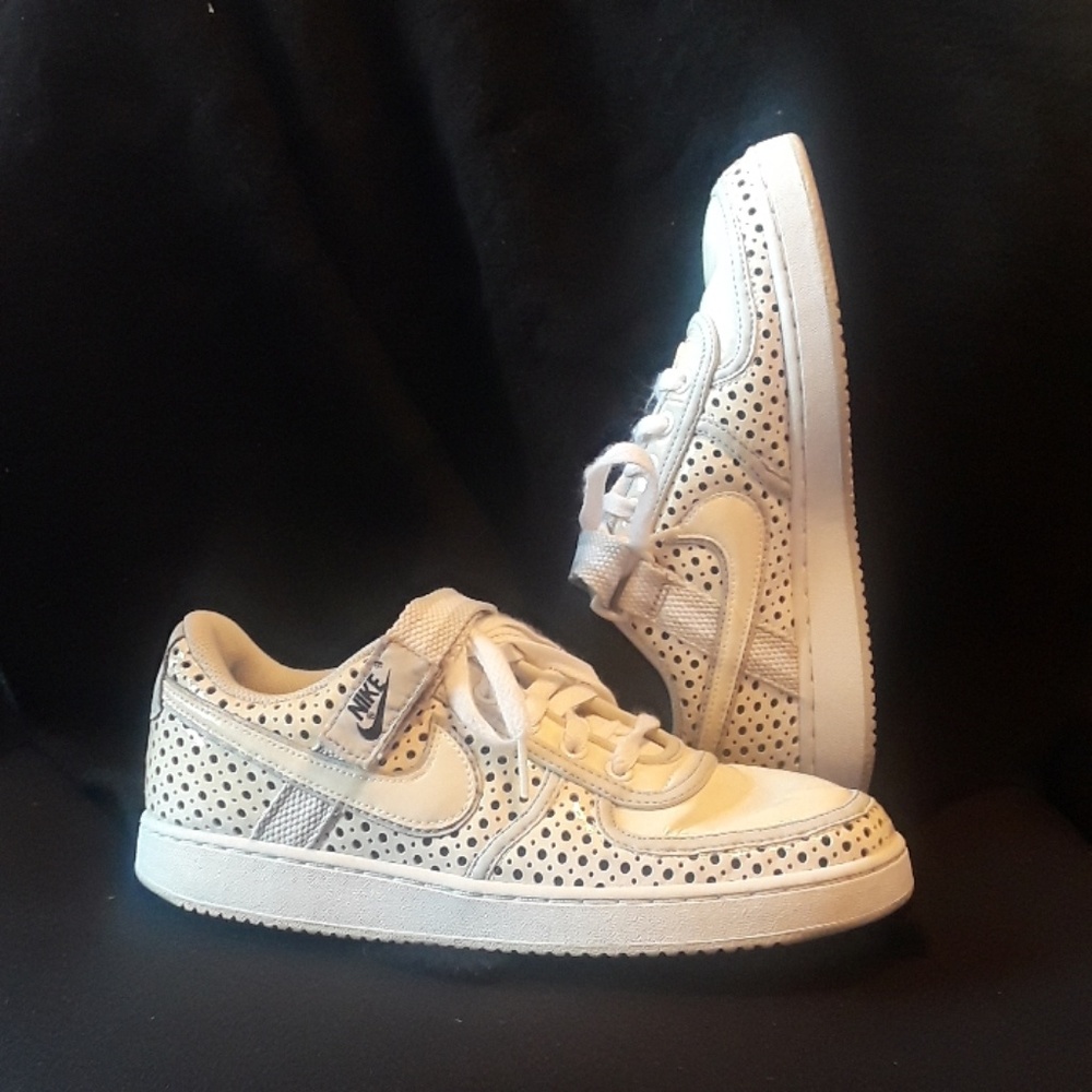 PRICE FIRM NIKE SNEAKERS WHITE CREAM NAVY BLUE